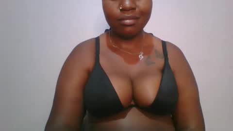 honey_beb online show from September 28, 8:25 pm