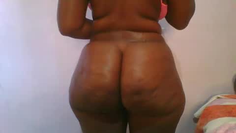 honey_beb online show from October 17, 5:43 am