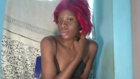 Snapshot of honey_bug2 chatting on April 3, 8:56 am Queen online show from April 3, 8:56 am