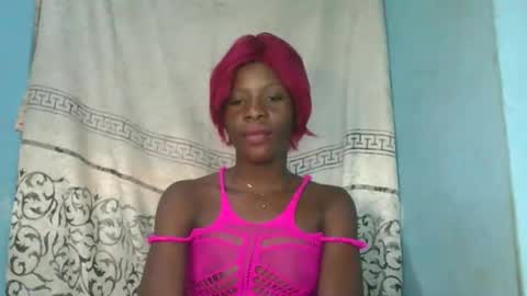 Snapshot of honey_bug2 chatting on April 5, 7:49 am Queen online show from April 5, 7:49 am