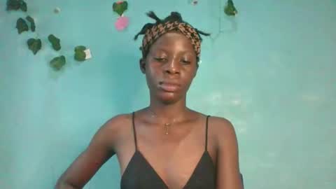Snapshot of honey_bug2 chatting on April 18, 3:27 pm Queen online show from April 18, 3:27 pm