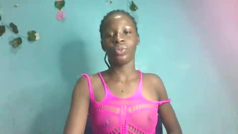 Snapshot of honey_bug2 chatting on May 4, 10:17 pm Queen online show from May 4, 10:17 pm