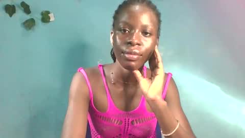 Snapshot of honey_bug2 chatting on May 7, 7:14 am Queen online show from May 7, 7:14 am