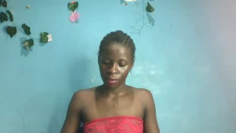 Snapshot of honey_bug2 chatting on May 18, 8:47 pm Queen online show from May 18, 8:47 pm
