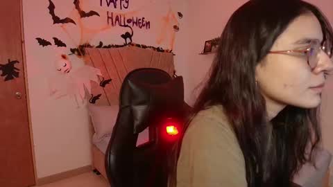   online show from October 10, 3:44 pm