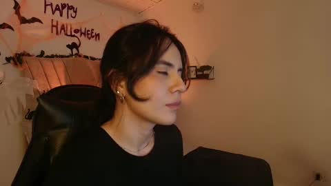   online show from October 16, 3:02 pm