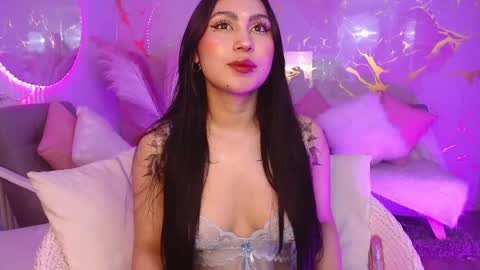 Snapshot of honey_doll_x chatting on April 23, 4:35 am honey_doll_x online show from April 23, 4:35 am