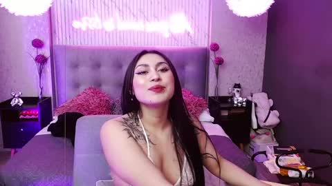 Snapshot of honey_doll_x chatting on May 15, 4:41 am honey_doll_x online show from May 15, 4:41 am