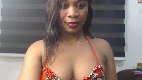 Snapshot of honey_dollxx chatting on June 28, 3:40 pm Flora online show from June 28, 3:40 pm