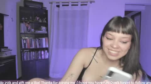 Snapshot of honey_hoe chatting on May 8, 1:33 am Lau online show from May 8, 1:33 am