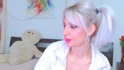 honey_lara online show from February 4, 2:06 am