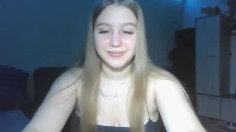 honey_lolaaa online show from October 17, 1:35 pm