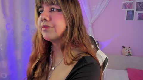 Snapshot of honey_m0on chatting on April 11, 6:45 pm Milenka online show from April 11, 6:45 pm