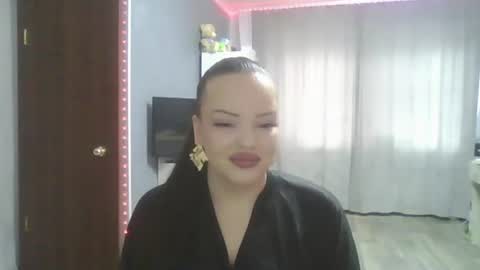Snapshot of honey_miracle chatting on June 28, 7:20 pm honey_miracle online show from June 28, 7:20 pm