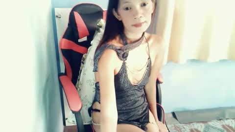 Snapshot of honey_mollyxx chatting on April 24, 11:51 pm honey_mollyxx online show from April 24, 11:51 pm