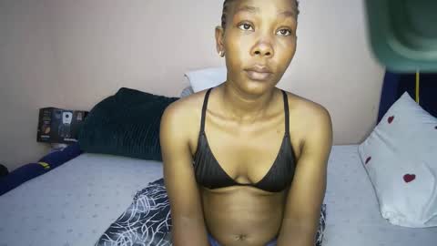 Snapshot of honey_nubia0 chatting on April 22, 11:12 am honey_nubia0 online show from April 22, 11:12 am