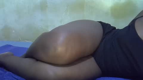 Snapshot of honey_sunshiny chatting on May 12, 6:43 am honey_sunshiny online show from May 12, 6:43 am