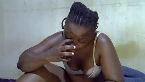 Snapshot of honey_sunshiny chatting on June 15, 5:42 am honey_sunshiny online show from June 15, 5:42 am