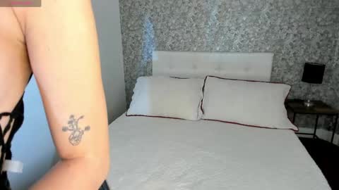 Snapshot of honey_sweet777 chatting on April 25, 7:44 pm honey_sweet777 online show from April 25, 7:44 pm