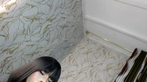 Snapshot of honey_swellens chatting on June 26, 3:49 pm honey_swellens online show from June 26, 3:49 pm