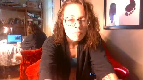 Snapshot of honey_wilde chatting on October 23, 5:55 pm honey_wilde online show from October 23, 5:55 pm