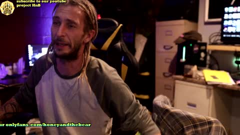 Honey and Bear online show from December 17, 3:28 am