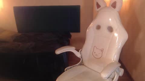 Emily online show from March 25, 5:52 pm