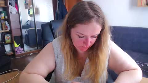 Snapshot of honeydewmolly chatting on April 1, 11:11 am HoneydewMolly online show from April 1, 11:11 am