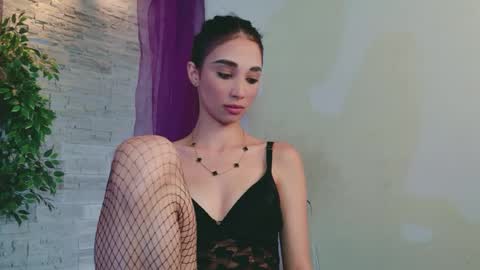 Snapshot of honeydrop_ chatting on June 8, 1:28 am Selena online show from June 8, 1:28 am