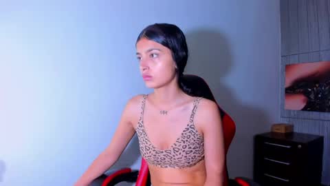Snapshot of honeyluxe_ chatting on May 19, 12:44 pm HONEY LUXE online show from May 19, 12:44 pm