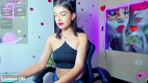Snapshot of honeyluxe_ chatting on June 18, 8:57 pm HONEY LUXE online show from June 18, 8:57 pm