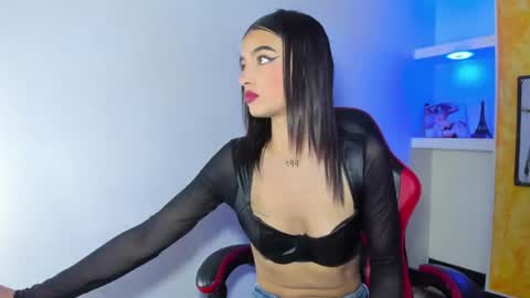 Snapshot of honeyluxe_ chatting on June 22, 9:01 pm HONEY LUXE online show from June 22, 9:01 pm