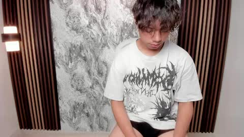Snapshot of honeymoon_sariel chatting on April 24, 1:24 pm honeymoon_sariel online show from April 24, 1:24 pm