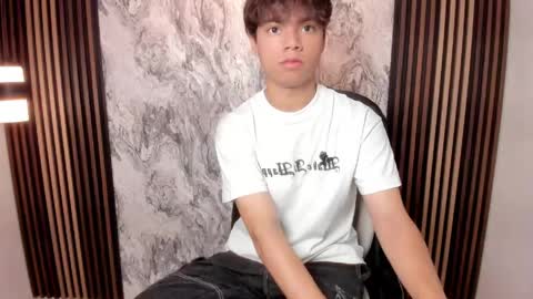 Snapshot of honeymoon_sariel chatting on April 27, 2:15 pm honeymoon_sariel online show from April 27, 2:15 pm