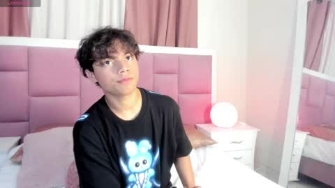 Snapshot of honeymoon_sariel chatting on June 2, 3:30 am honeymoon_sariel online show from June 2, 3:30 am