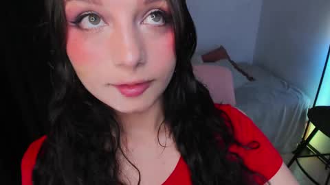 Snapshot of honeymoontea chatting on June 3, 11:54 pm online show from June 3, 11:54 pm