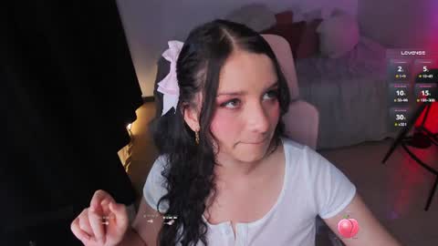 Snapshot of honeymoontea chatting on June 12, 12:42 am online show from June 12, 12:42 am