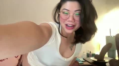 Snapshot of honeysunshineneko chatting on May 12, 3:53 pm HoneySunshineNeko online show from May 12, 3:53 pm