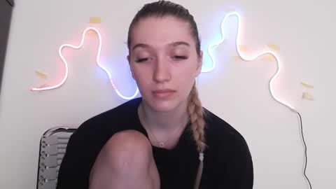 honeyveil online show from March 10, 12:54 pm