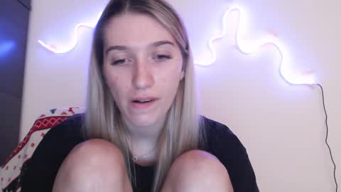 honeyveil online show from March 14, 2:33 pm