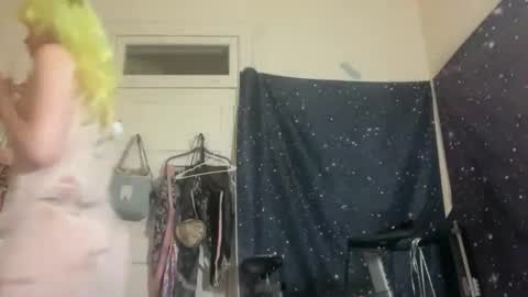 Emi Rose online show from February 3, 6:40 am