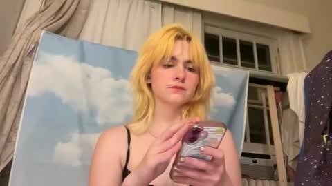 Snapshot of honeyxlimbed chatting on June 3, 2:14 am Emi Rose online show from June 3, 2:14 am