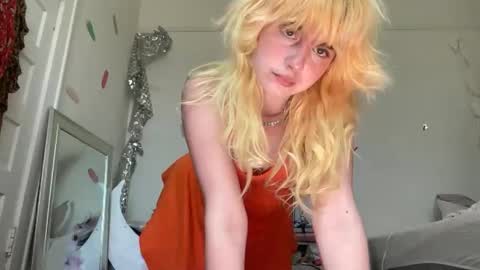Snapshot of honeyxlimbed chatting on June 3, 7:41 pm Emi Rose online show from June 3, 7:41 pm