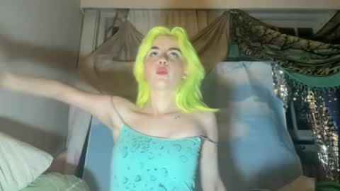 Snapshot of honeyxlimbed chatting on June 12, 4:00 am Emi Rose online show from June 12, 4:00 am