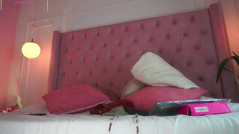 Honey Moon  Help me to reach 100 thumbs up online show from April 17, 7:39 pm