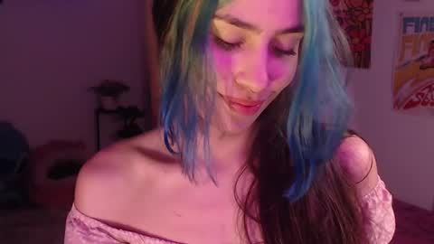 Snapshot of honeyypeaach chatting on December 5, 2:31 am    online show from December 5, 2:31 am