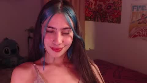 Snapshot of honeyypeaach chatting on December 12, 1:32 am    online show from December 12, 1:32 am