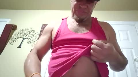 Snapshot of hookdick105799 chatting on May 5, 4:09 am hookdick105799 online show from May 5, 4:09 am