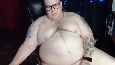 Snapshot of hoosierdaddyxl chatting on December 9, 5:40 am Sir online show from December 9, 5:40 am