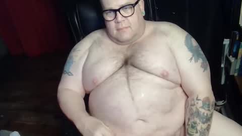 Snapshot of hoosierdaddyxl chatting on December 17, 2:00 pm Sir online show from December 17, 2:00 pm